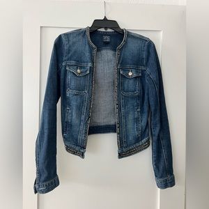 GUESS DENIM CROP JACKET EMBELLISHED WITH STUDS ( JUNIORS)